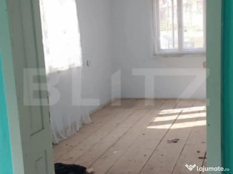 Casa cu 3 camere, bucatarie si baie, 105 mp ?i un teren de - 7