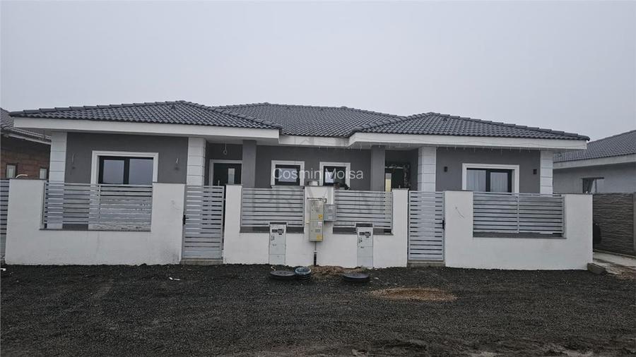 Duplex cartier Plopi - aproape de asfalt - zona linistita.