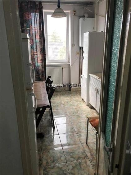 Apartament 3 camere decomandat lingă Medicină