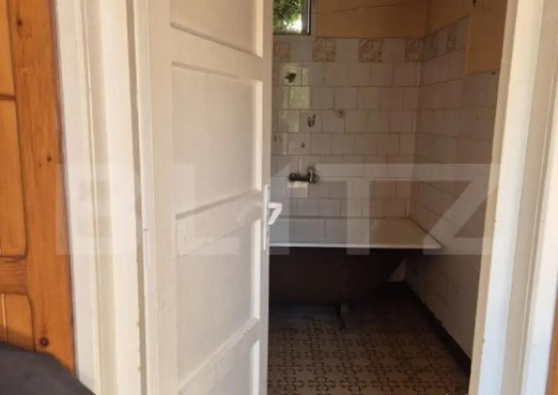 Casa cu 3 camere, zona 7 Noiembrie - 11