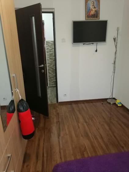 Vând apartament 3 camere  - 8