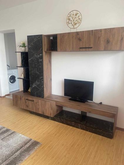 Apartament Semidecomandat - 2