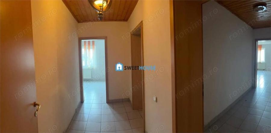 Hotel de vanzare in inima Branului - 18