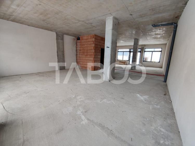 Spatiu comercial open space generos stradal cu vitrine Turnisor Sibiu - 4