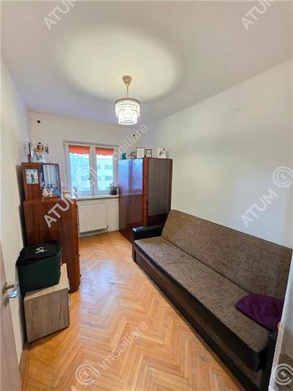 Apartament cu 3 camere decoamndate in zona Valea Aurie din Sibiu - 2