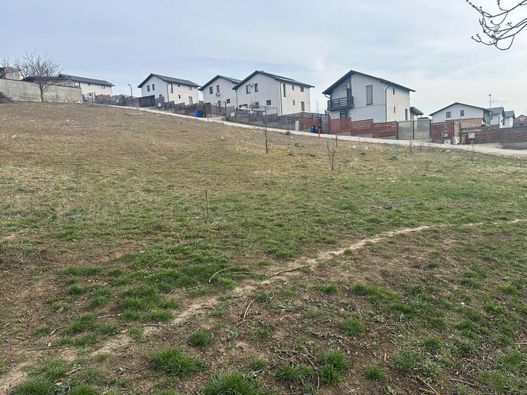 Teren de vanzare cu utilitati - 2