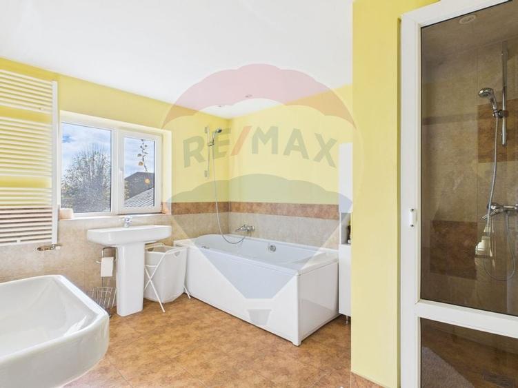 Vilă spațioasă în zona centrală Breaza, 310 mp utili, teren 610 mp - 10