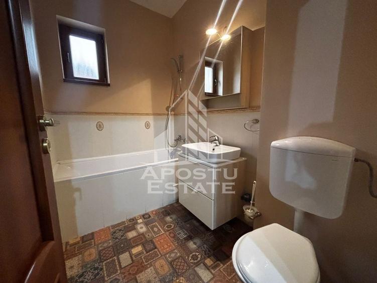 Apartament cu 4 camere semidecomandat, mobilat în Central