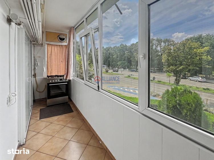Apartament cu 3 camere decomandat în Delfinariu