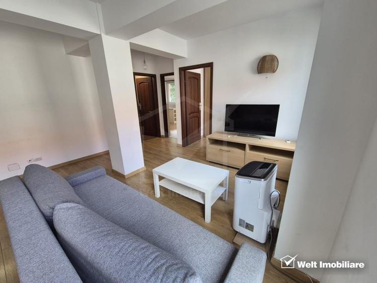 Apartament cu 3 camere semidecomandat, mobilat în Central