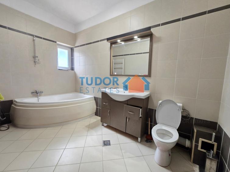 Duplex cu 6 camere cu Canalizare în Pipera