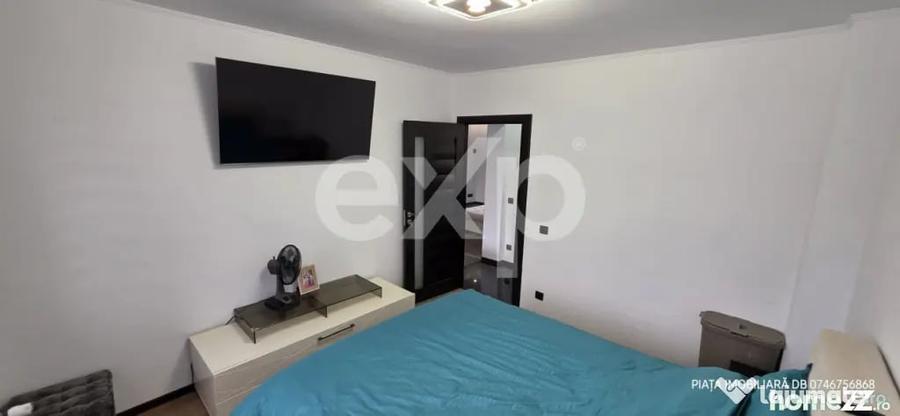 Apartament cu 3 camere semidecomandat în Micro 9