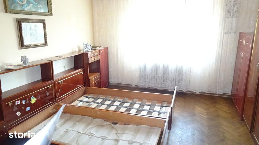 Casă cu 5 camere cu Teren 3450 Mp în Horea