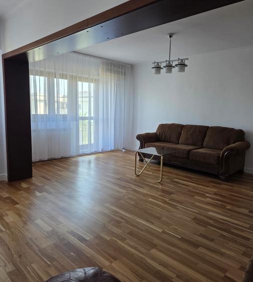 Penthouse cu 5 camere semidecomandat, mobilat în Aviației