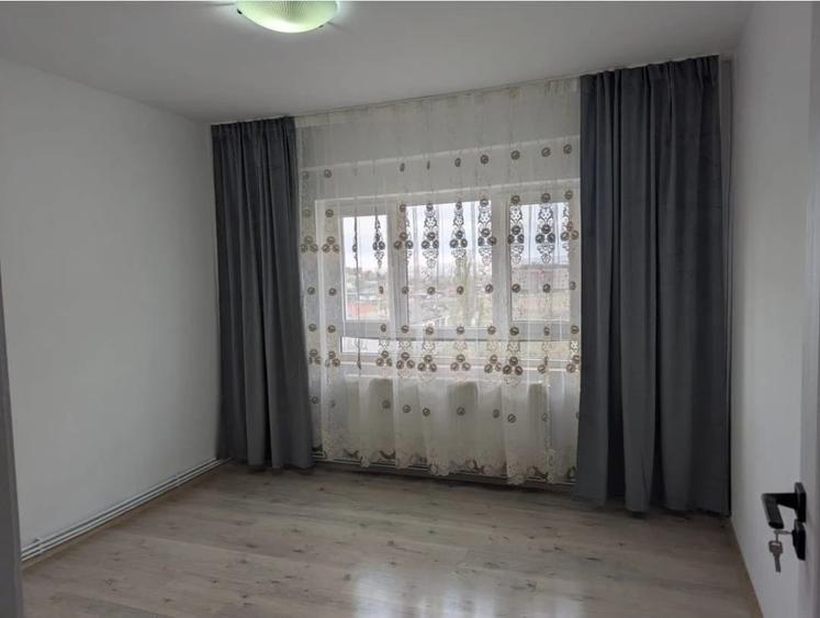 Apartament cu 3 camere decomandat în Mircea cel Bătrân