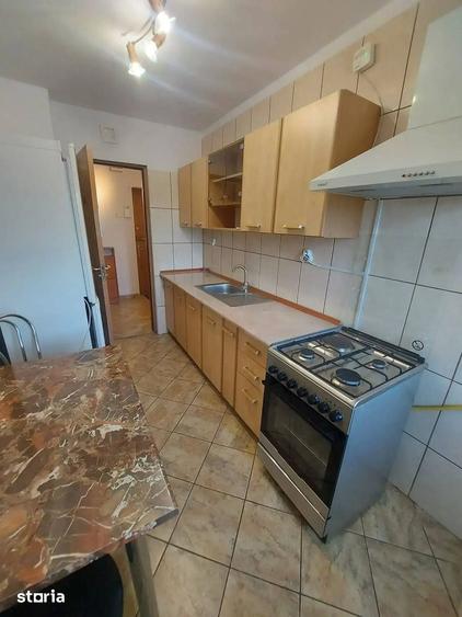 Apartament cu 2 camere decomandat în Victoriei
