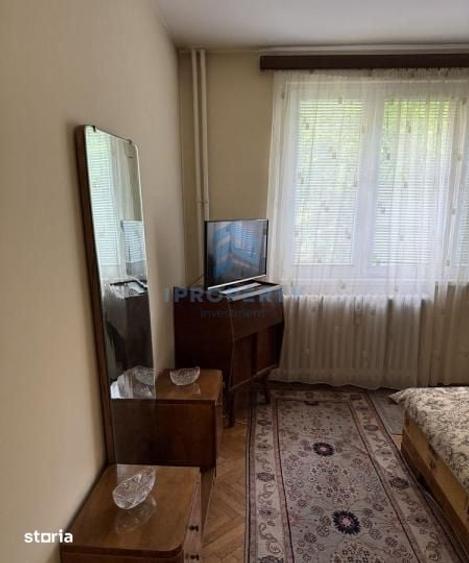 Apartament cu 3 camere semidecomandat în Tei