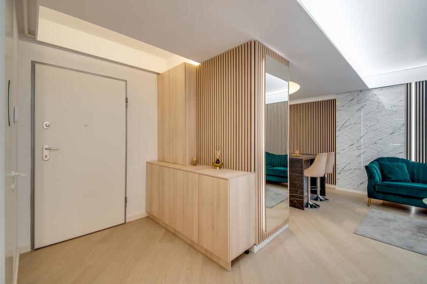 Apartament cu 3 camere semidecomandat, mobilat în Pipera