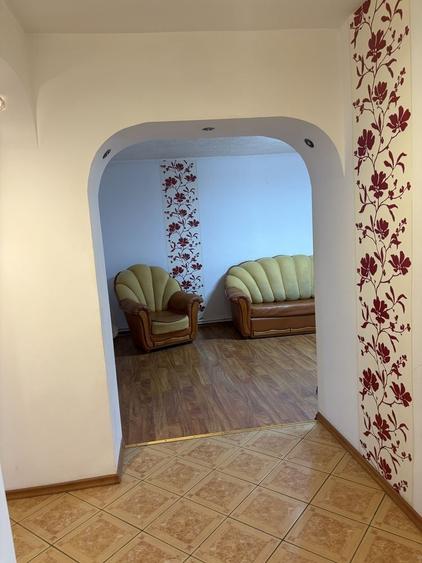 Apartament cu 4 camere decomandat în Central