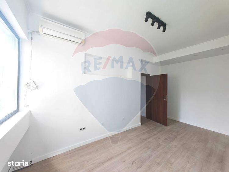 Apartament cu 3 camere semidecomandat în Aviatorilor