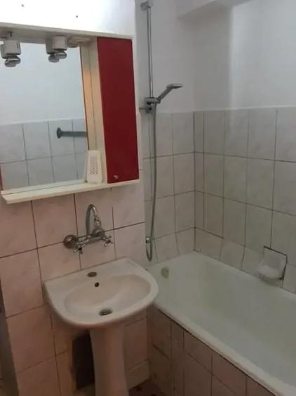Garsonieră decomandată în Unirii Centru