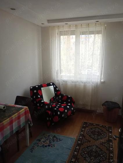 Apartament cu 3 camere semidecomandat în Dărmănești