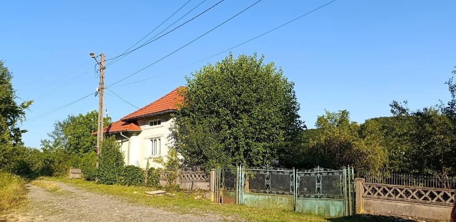 Casă individuală cu 3 camere cu Teren 3500 Mp în Prislop