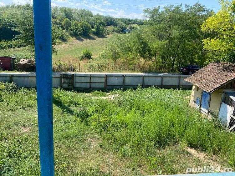 Casă cu 2 camere cu Teren 2200 Mp în Mânjești