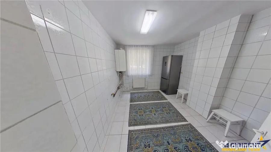 Apartament cu 3 camere decomandat în Calea București