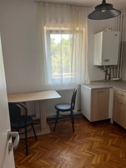 Apartament cu 2 camere decomandat, mobilat în Sinaia