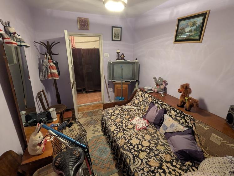 Apartament cu 3 camere semidecomandat în Central