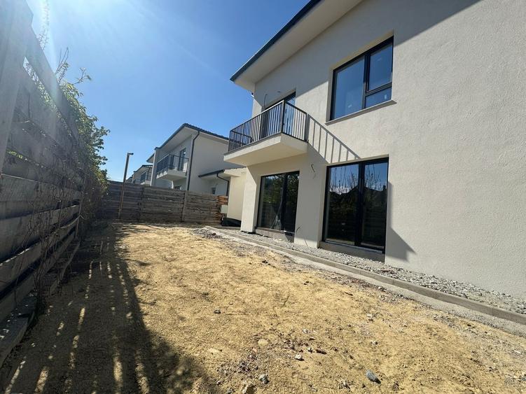 Duplex cu 6 camere cu Canalizare în Florești
