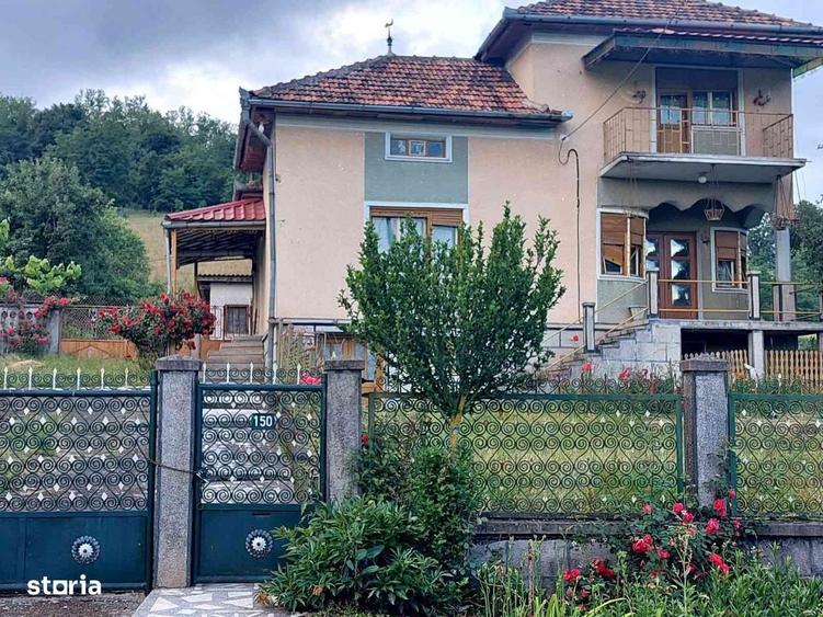 Casă cu 3 camere în Băița