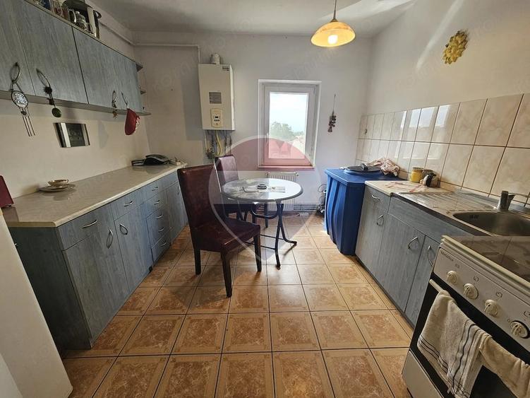 Apartament cu 6 camere decomandat în Central