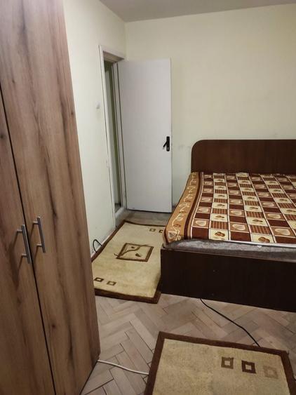 Apartament cu 3 camere semidecomandat, mobilat în Tomis Nord