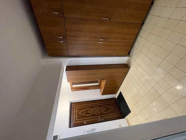 Garsonieră decomandată în E3