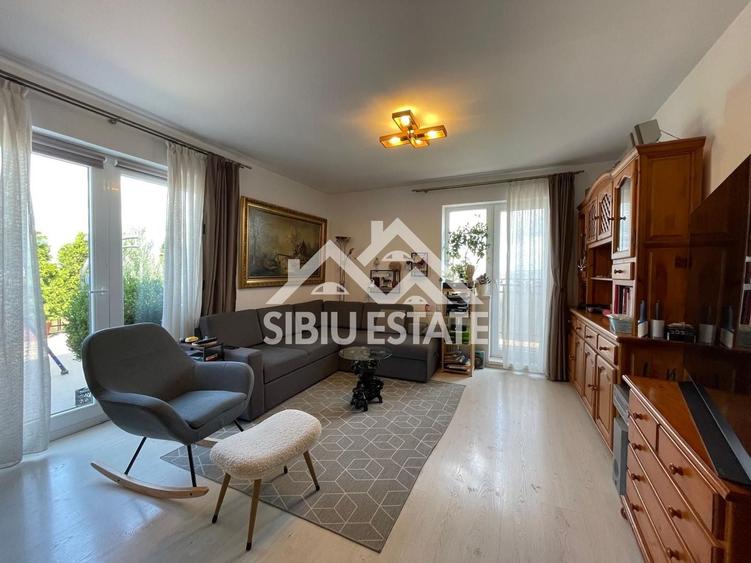 Apartament cu 3 camere semidecomandat, mobilat în Turnișor