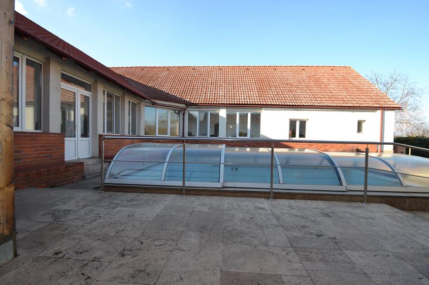 Casă individuală cu 5 camere cu Piscina în Becicherecu Mic