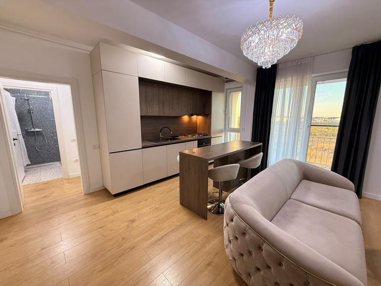 Apartament cu 3 camere semidecomandat în Tunari