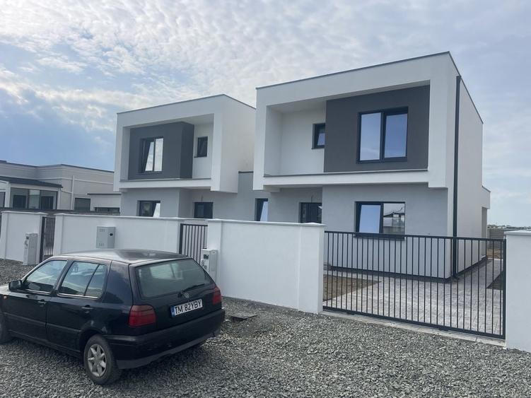 Casă cu 4 camere în Domnești
