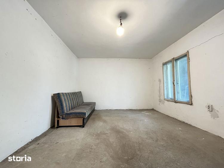 Casă cu 9 camere cu Canalizare în Central