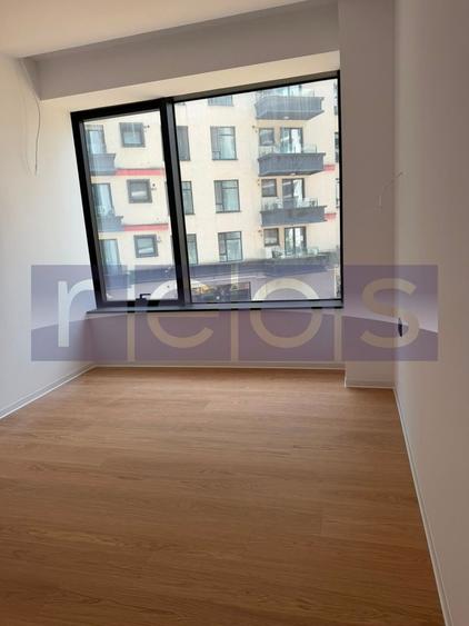 Apartament cu 4 camere decomandat în Barbu Văcărescu