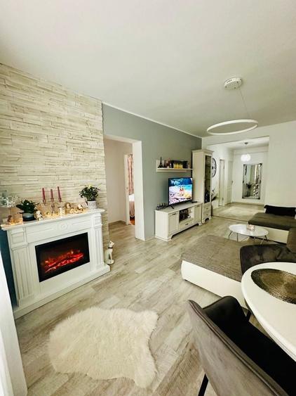 Apartament cu 4 camere decomandat în Central