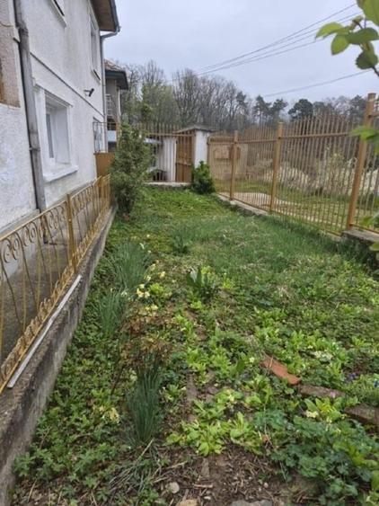 Locuință cu priveliște: Casă bifamilială într-o locație liniștită!!!Privat!!! - 4