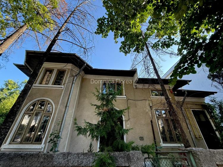 Vila in zona Băneasa, în imediata vecinătate a Parcului Herăstrău 7 camere Vila in zona Băneasa, în imediata vecinătate a Parcului Herăstrău 7 camere