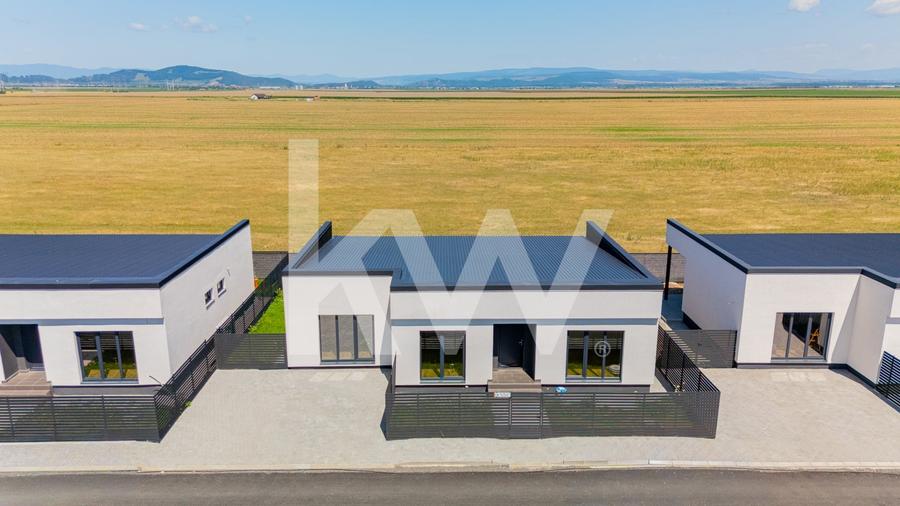 Casă individuală cu 4 camere cu Teren 333 Mp în Exterior Est