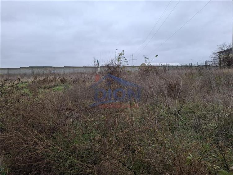 Teren  intravilan langa padure - 3