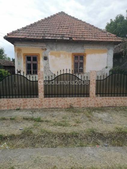 Vând casă în Bistret preț 10.000 € negociabil