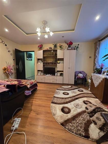 Etaj 1 - Mircea cel Batran - 2 camere model cu geam la baie - 2