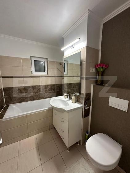 Apartament cu 3 camere decomandat, mobilat în Rovine